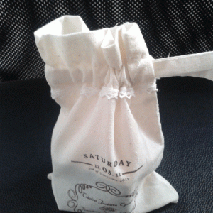 Souvenir pernikahan berbentuk tas serut