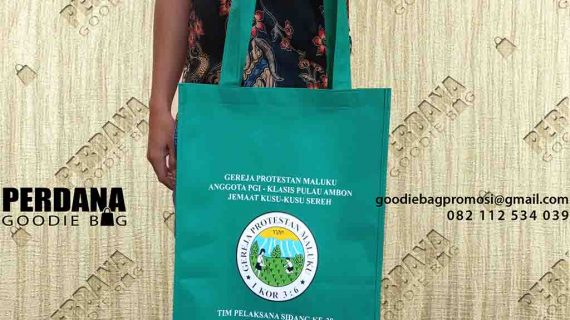 Tas Souvenir Gereja Kirim Ke Desa Tawiri Ambon Maluku